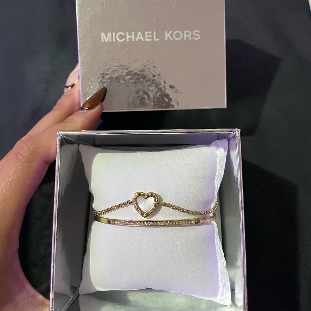 Michael Kors Gold Heart Bracelet Set - Picture 1 of 2